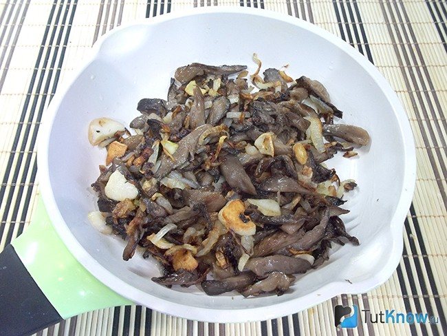 Жареные грузди – 3 рецепта приготовления грибов на сковороде