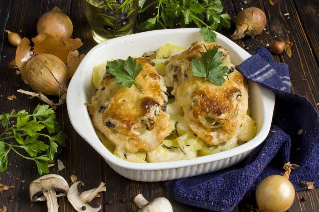Куриное филе с грибами в духовке с картошкой в духовке рецепт с фото пошагово
