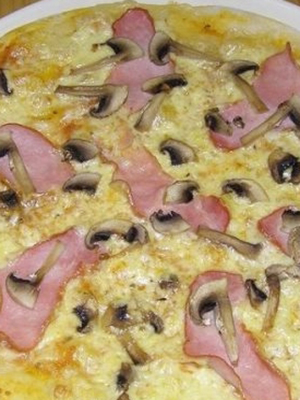 Пикантная пицца с солеными грибами