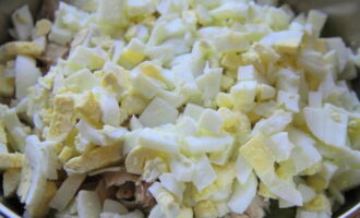 Салат с маринованными опятами - 8 пошаговых рецептов