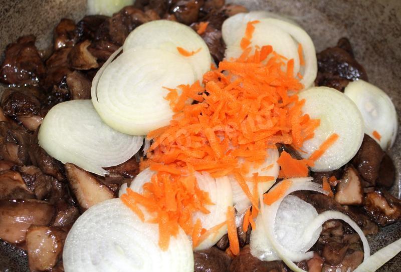 Грибы с морковью и луком жареные рецепт с фото пошагово - 1000.menu