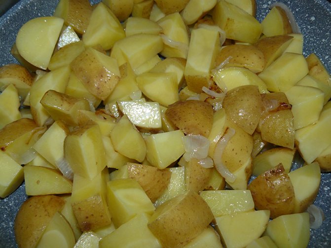 картофель на сковороде