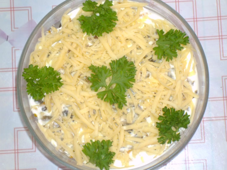 Салат с крабовыми палочками и грибами - 8 лучших рецептов