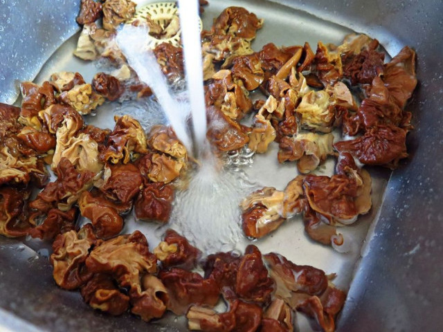 Сколько варить грибы перед жаркой: какие виды отваривать обязательно, правила заморозки, рецепты приготовления