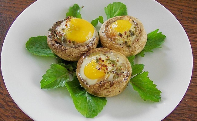 Рецепт шампиньонов, фаршированных перепелиным яйцом