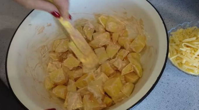 Картошка с мясом в горшочках в духовке - 10 рецептов с пошаговыми фото