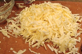 шинкуем твердый сыр