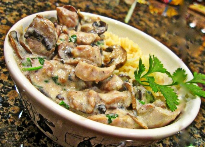 Свинина с грибами в сметанном соусе - как приготовить вкусно и просто?