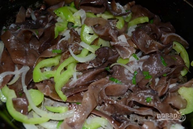 Древесные грибы: рецепты как приготовить по-корейски, салаты, фунчоза и другие блюда