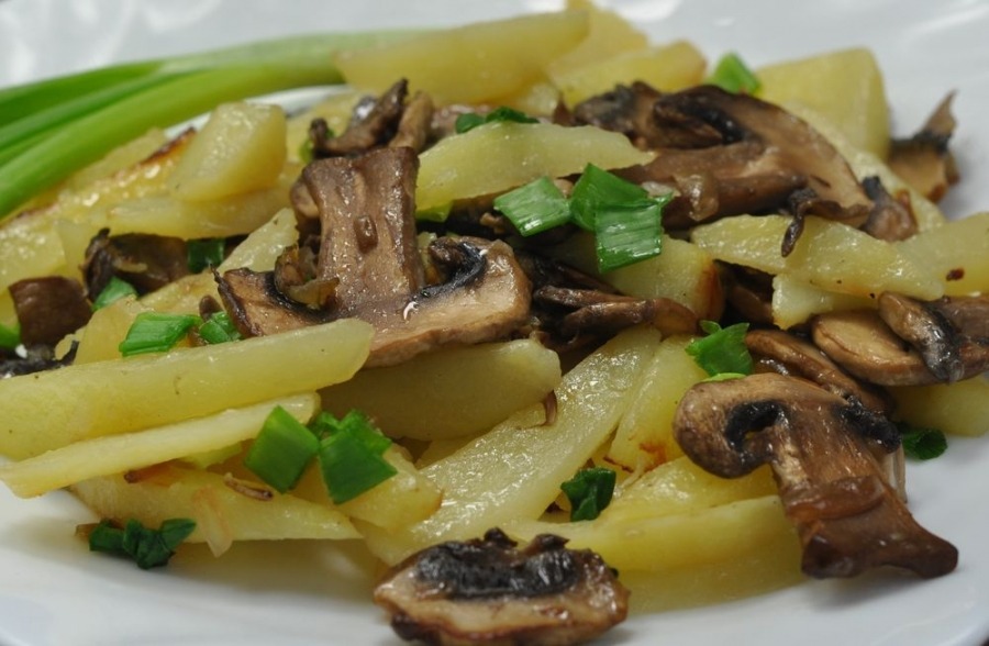 Как приготовить «жареная картошка с шампиньонами и луком»