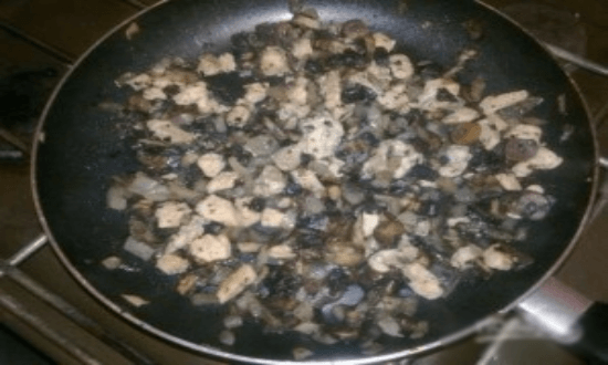 обжарить грибы с луком