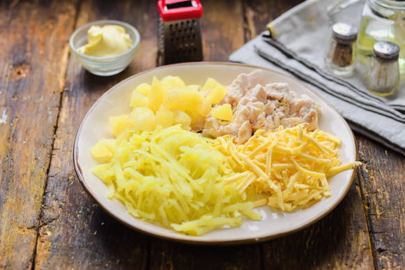 Салат с курицей, ананасами и грибами – незабываемый вкус