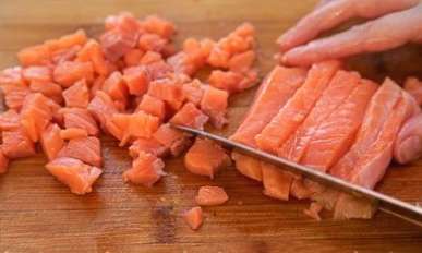 Салаты с красной рыбой - 20 вкусных рецептов приготовления