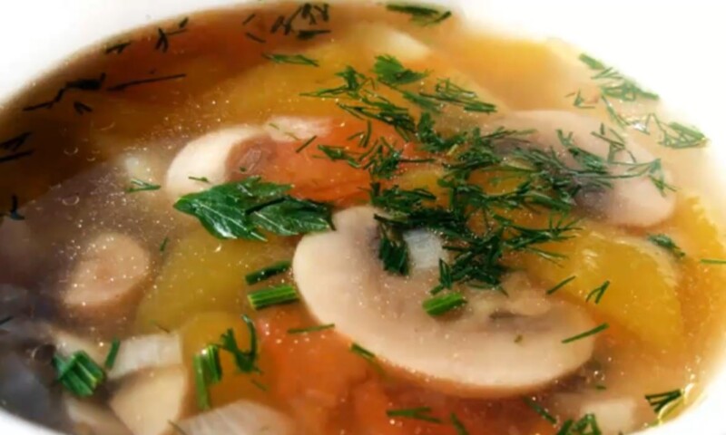 Сытный грибной суп с лисичками и рисом