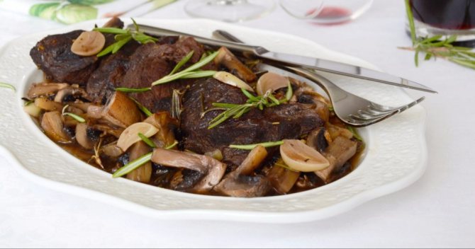 Мясо тушеное с грибами: пошаговые рецепты, калорийность