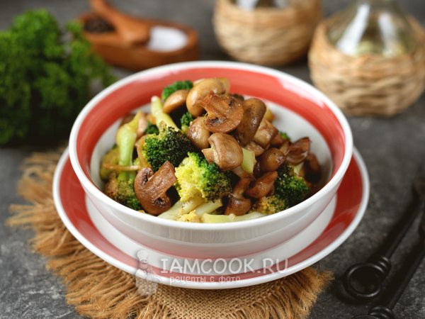 Брокколи с грибами на сковороде — рецепт с фото пошагово