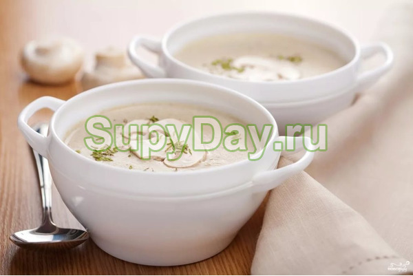 Вегетарианский крем-суп из шампиньонов с кокосовыми сливками