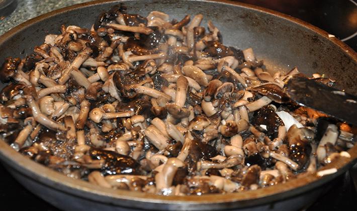 Как жарить белые грибы, рецепт с фото пошагово