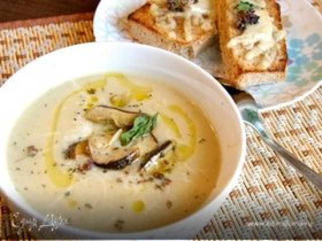 Французский суп с шампиньонами и сухариками