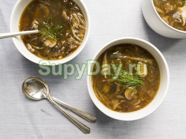 Суп с китайской лапшой и замороженными грибами