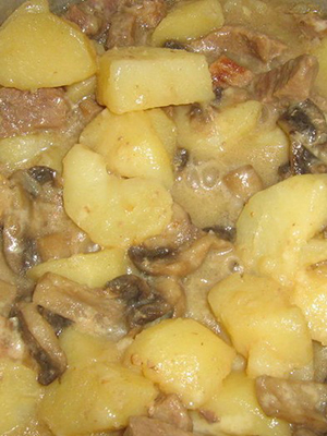 Картошка с шампиньонами, приготовленная в мультиварке