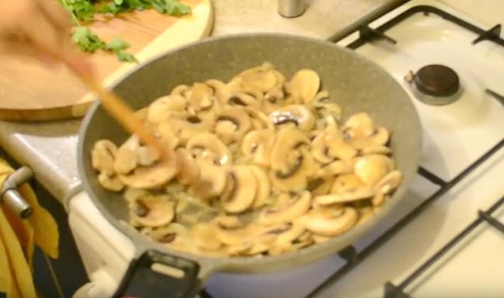 Как приготовить картошку по-французски с грибами: рецепты картофеля, запеченного в духовке и мультиварке