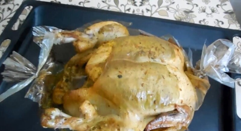 Курица с картошкой, запеченная в духовке в рукаве целиком с хрустящей корочкой