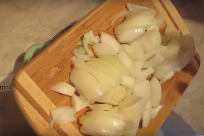 Жареные опята с луком и сметаной: подробные рецепты
