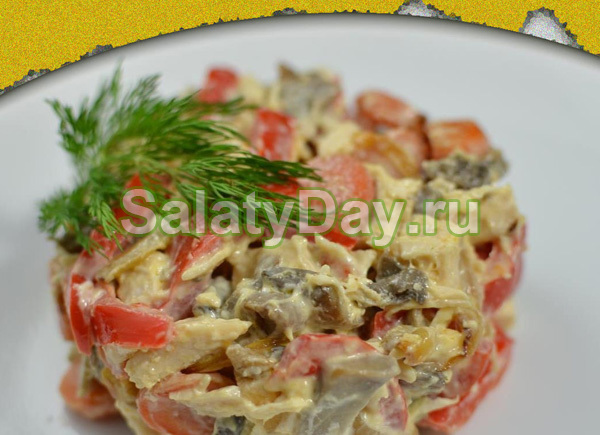 Салат из куриной грудки с грибами и болгарским перцем
