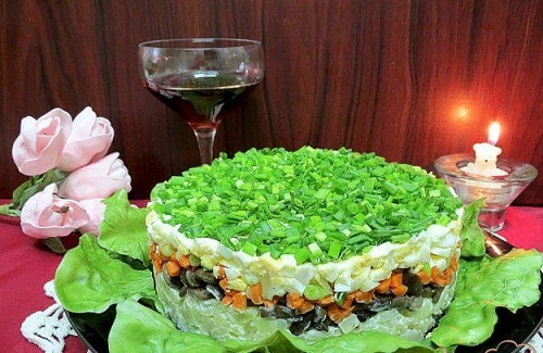 вкусный салат с маринованными опятами