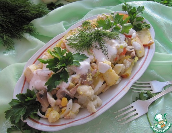 Салат из фасоли и цветной капусты с шампиньонами