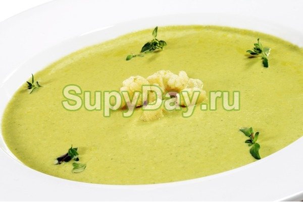Сырный суп с шампиньонами и зеленым горошком