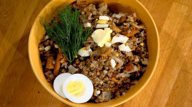 Гречка с опятами и луком: простые и быстрые рецепты с фото с морковью, курицей, из свежих, замороженных грибов