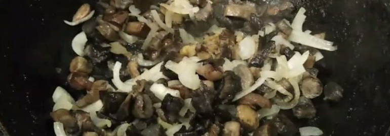 Мясные зразы с начинкой из грибов и из яиц - 6 пошаговых рецептов в духовке и на сковороде