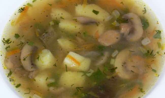 Вкусный грибной суп из шампиньонов готов.