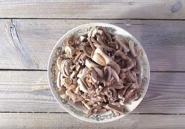 Жульен с грибами и курицей: рецепт классический в духовке со сливками