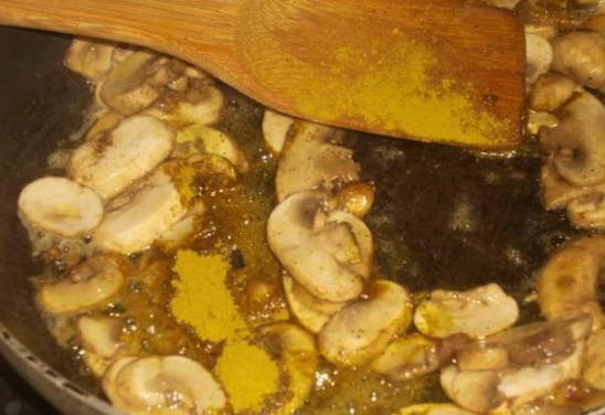 Салат с маринованными опятами - вкуснейшие грибочки: рецепт с фото и видео