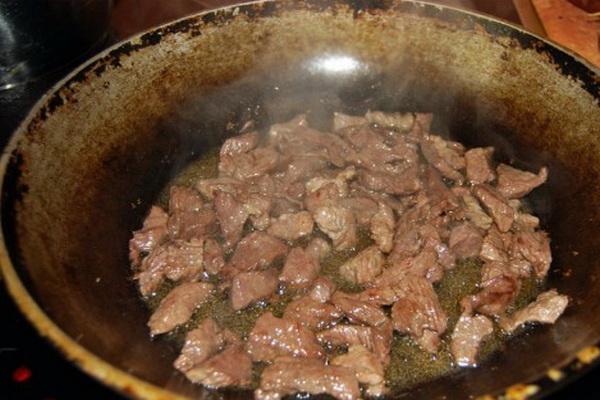 Тушеная и жареная капуста с мясом и грибами: фото, рецепты овощных блюд с мясом