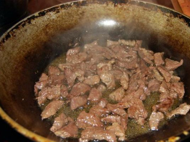 Тушеная и жареная капуста с мясом и грибами: фото, рецепты овощных блюд с мясом