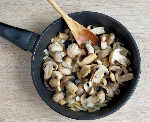 Как приготовить грибы со сметаной