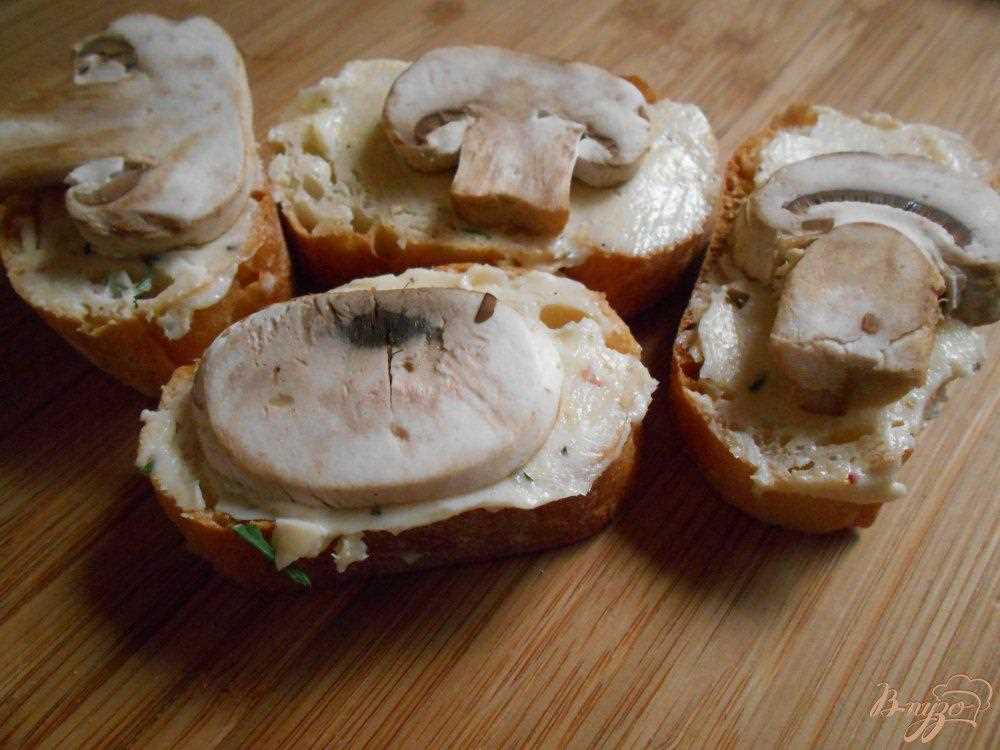 Бутерброды с шампиньонами и сыром