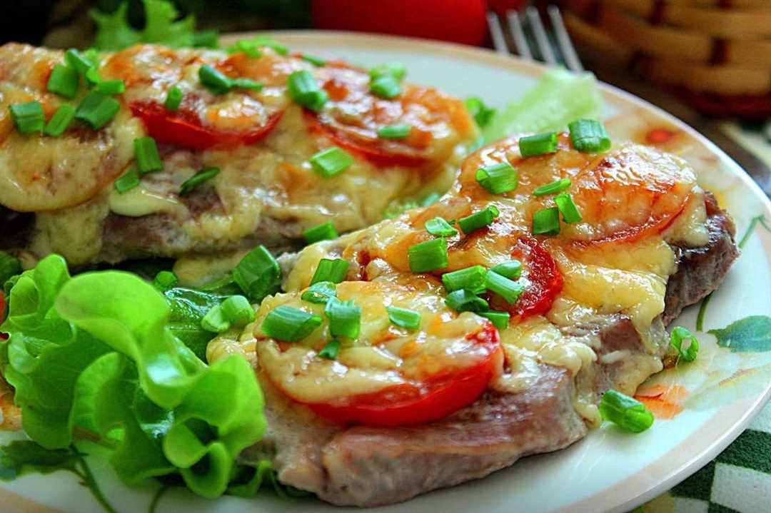 Рецепт мяса запеченного в духовке с помидорами