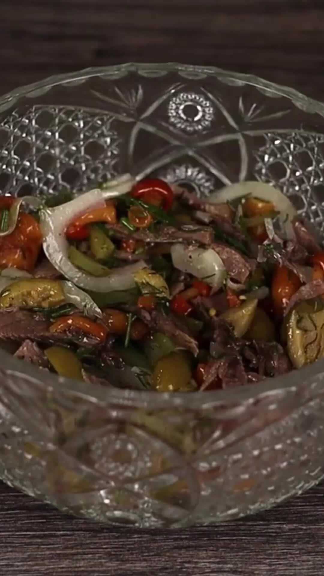 Салат мясной с грибами: простое и сытное блюдо
