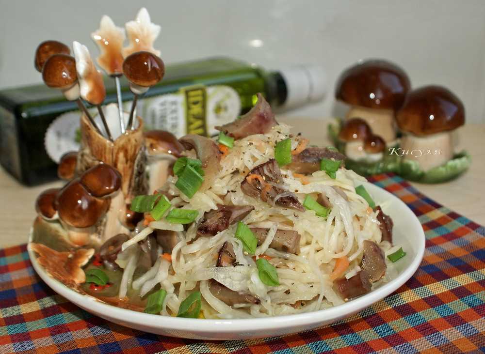 Рецепт салата с солеными грибами: быстро и вкусно