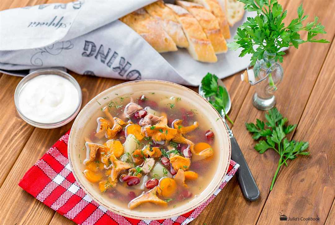 Мясной суп с лисичками: необычная и вкусная комбинация
