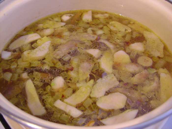 Вкусный суп с белыми грибами замороженными